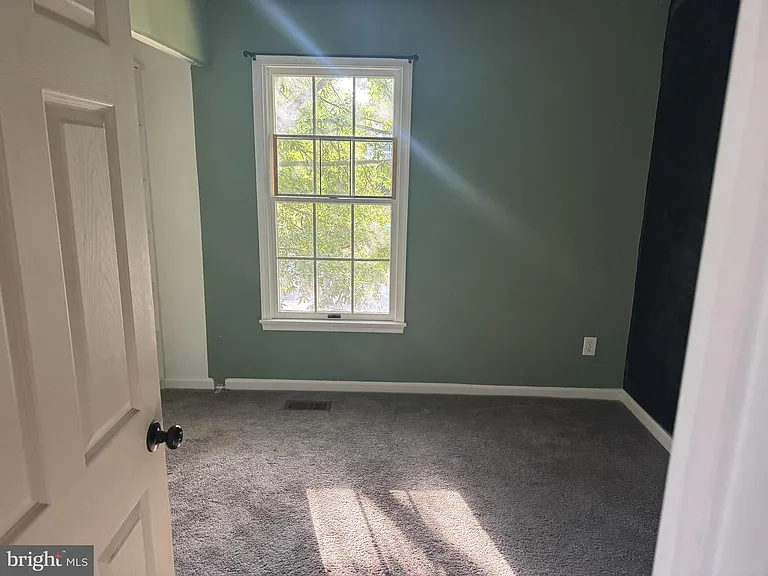 100 Cypress Dr — Photo 4