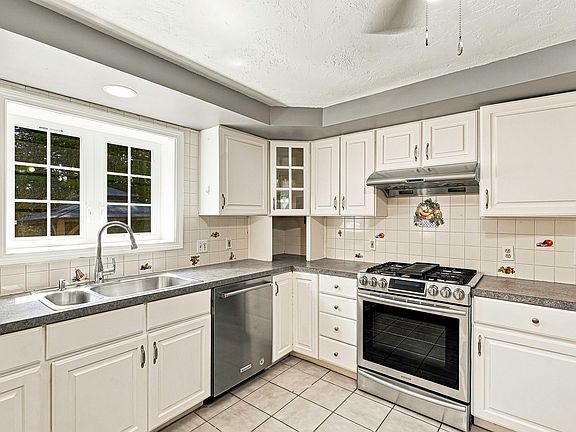 5th image of 22 Stoney Hill Rd