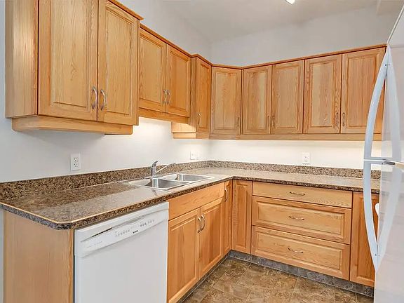 5th image of 5115 52nd Ave #303
