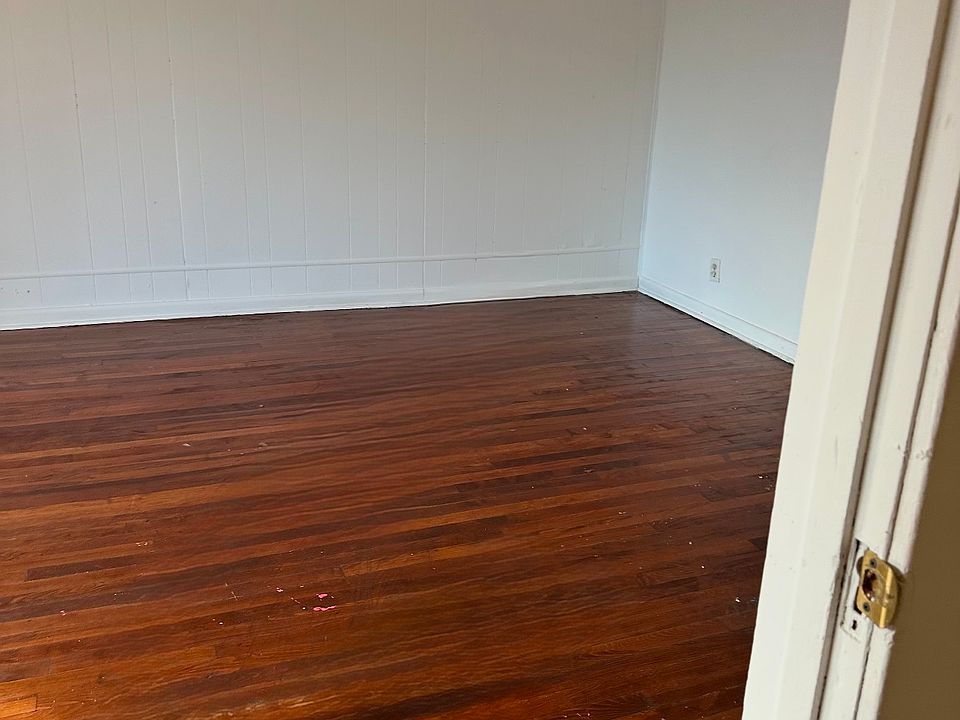 2nd image of 4918 Northcote Ave #2F