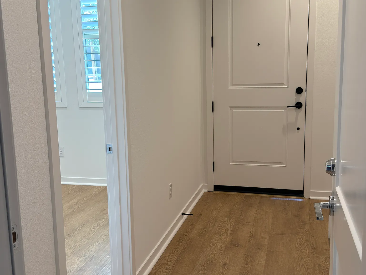 3 bed, 3.5 bath, 1866 sqft, $4,100 — Photo 2