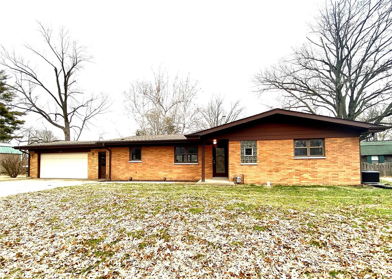 3840 Timberlake Dr photo 1
