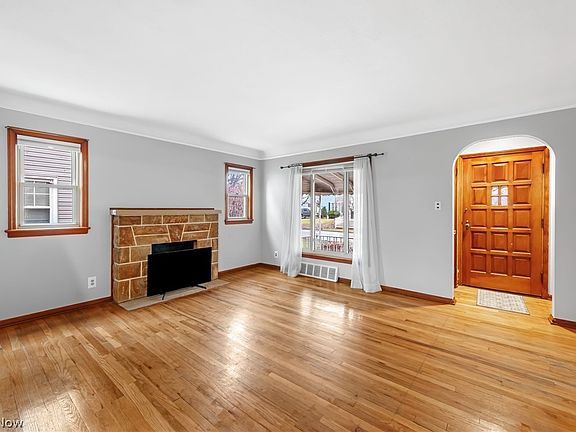 3rd image of 4167 W 62nd St