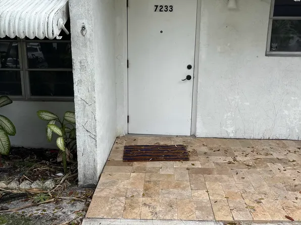 7233 E Oakridge Circle Circle, Lantana, FL 33462