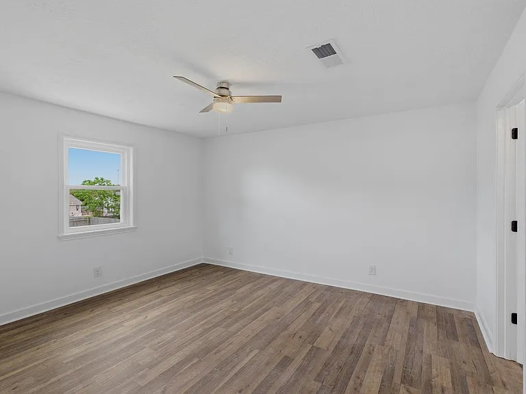 708 Alabama St — Photo 11