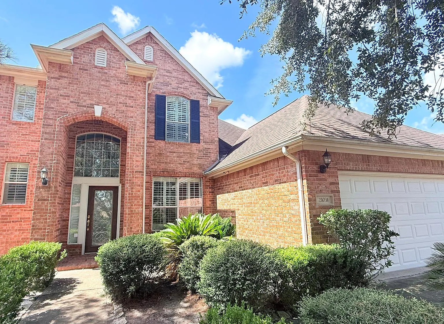 4 bed, 2.5 bath, 2371 sqft, $2,350 — Photo 1