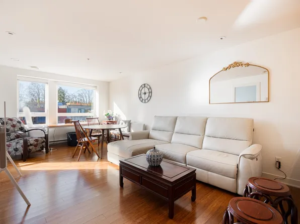 2481 Waterloo St #403, Vancouver, BC V6R 3H4