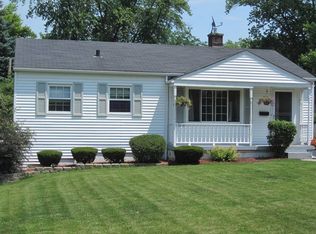 39 S Seymour Ave, Mundelein, IL