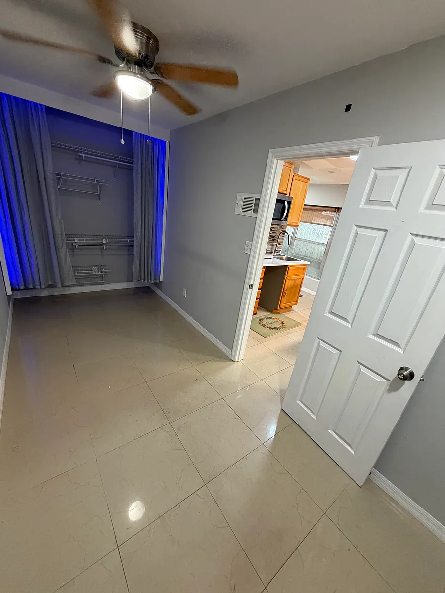 Building Photo - 947 Pinedale Ave #1