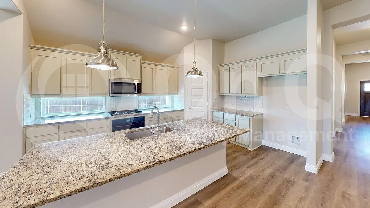 5 bed, 3.0 bath, 2419 sqft, $3,095 — Photo 4