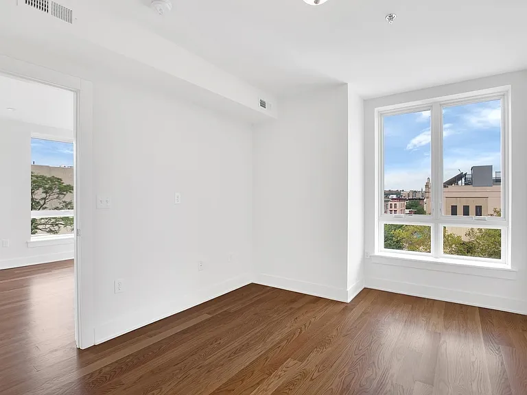 300 Washington St #4B — Photo 3