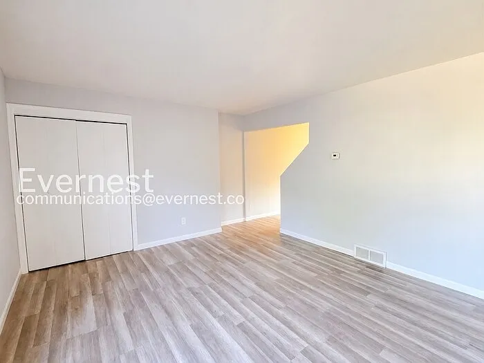 2 bed, 1.0 bath, 950 sqft, $1,045 — Photo 4
