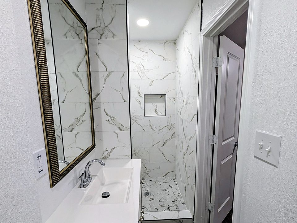 2nd image of 1706 Henderson Ct