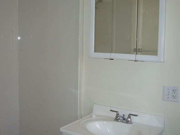 3rd image of 4807 Pine St APT A3