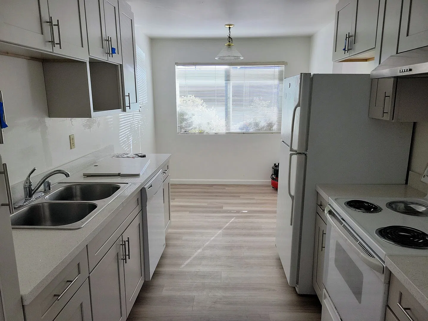 832 Hanover St — Photo 3