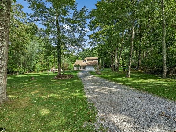 3rd image of 6 Lake Rd