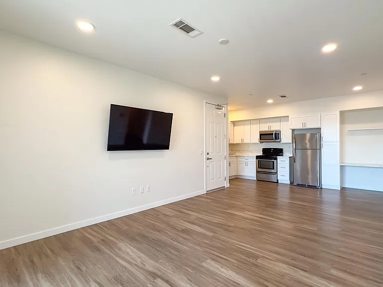 La Perla Apartments — Photo 15