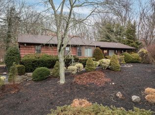 3 Calumet Ct, Dix Hills, NY 11746