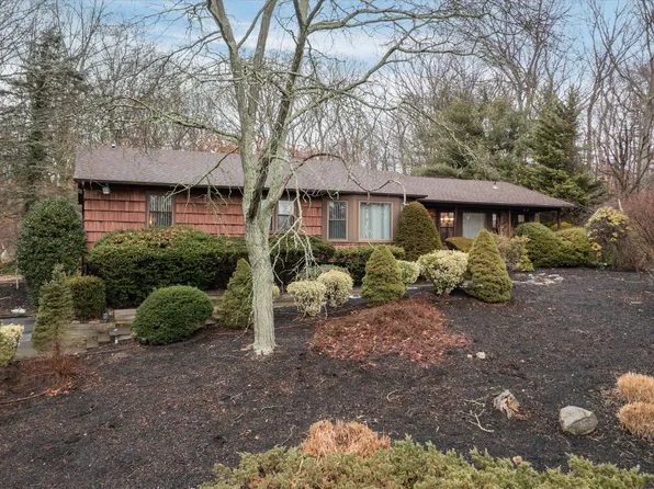 3 Calumet Court, Dix Hills, NY 11746