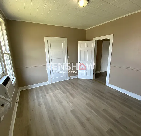 109 Church St S #B — Photo 2