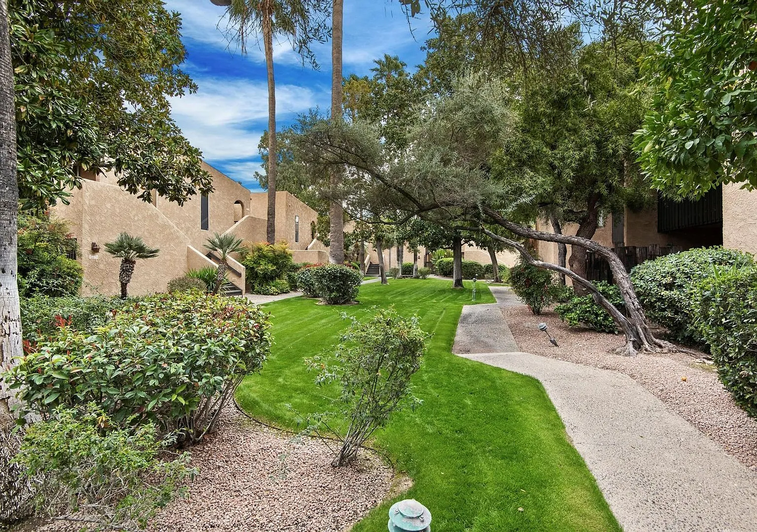 Spacious Condo! 2 Large Bedrooms + Bonus Room In Central Tucson — Photo 3