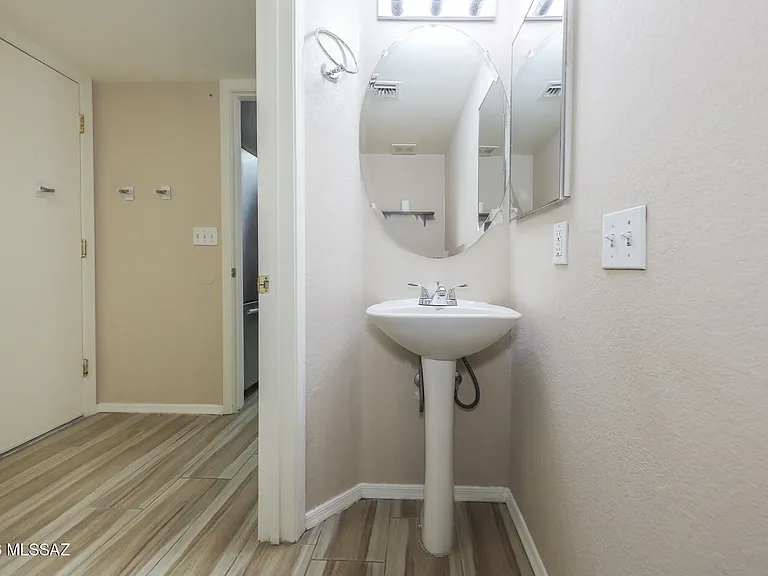 2416 W Chris Oliver Way — Photo 10