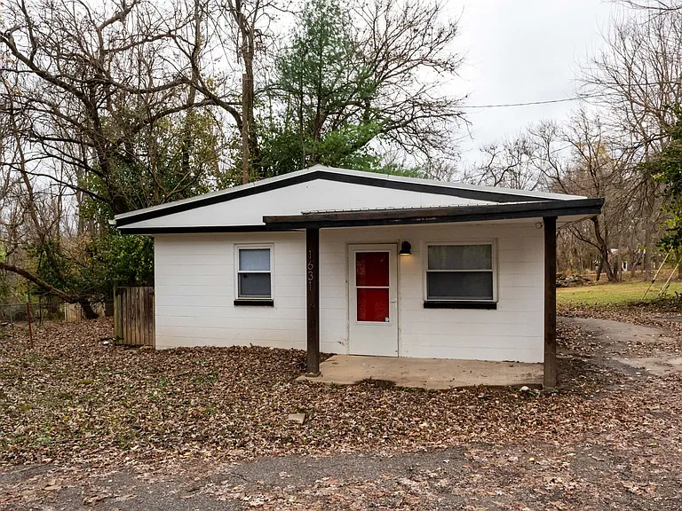 1631 S Huntington Dr — Photo 1