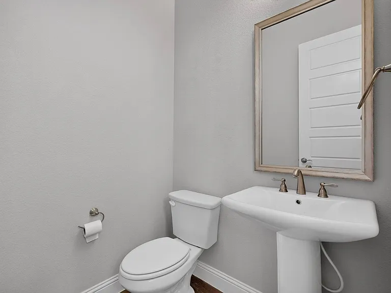 8261 Kentland Dr — Photo 39