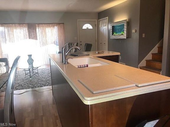 4th image of 177 E Overlook Dr