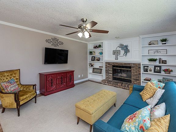 3rd image of 4704 Amesbury Dr