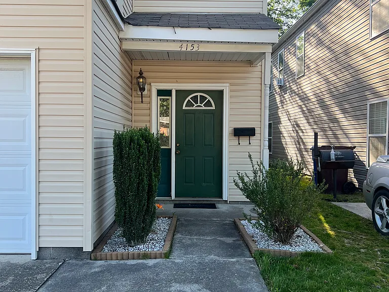 4153 Everett St — Photo 2