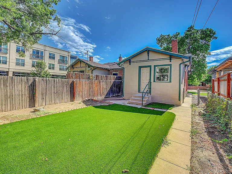 1205 S Lincoln St — Photo 2