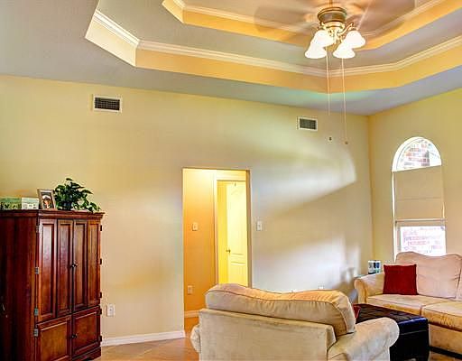 3rd image of 2404 Highland Dr