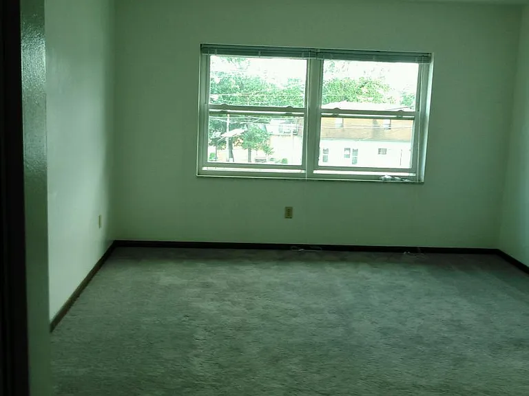 700 Carl Ave — Photo 4