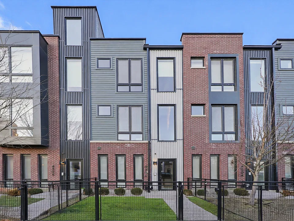4240 W Belmont Ave