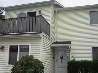 825 Williamsburg Cir, Warwick, RI 02886