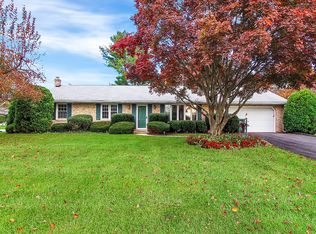 2 Pewter Ln, Boiling Springs, PA 17007