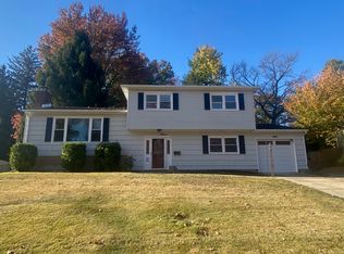 12 Hillsdale Rd, Lawrence Township, NJ 08648