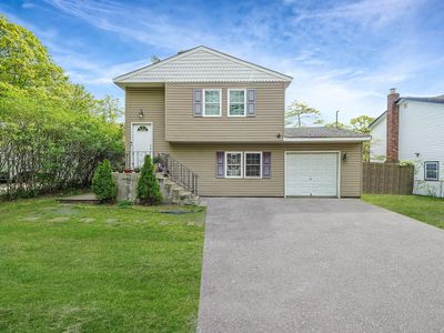 209 Burney Boulevard, Mastic, NY, 11950