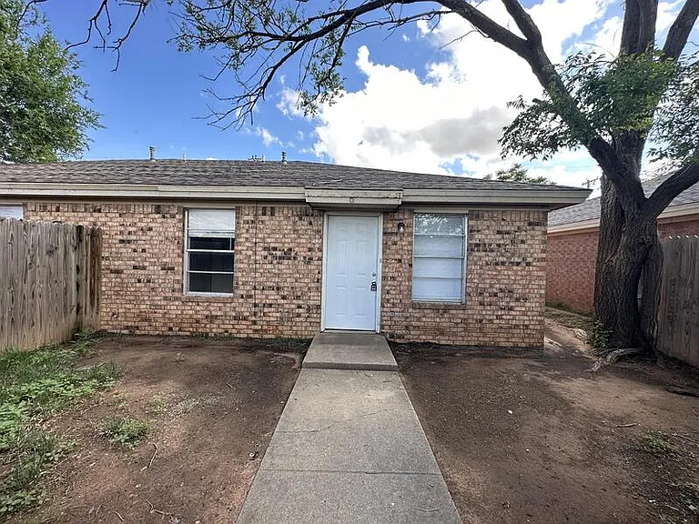 2103 S Loop 289 — Photo 7