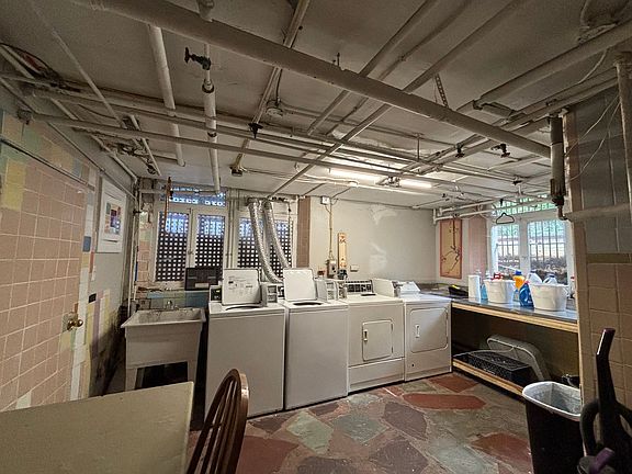 3rd image of 18 Portsmouth Ter APT 1