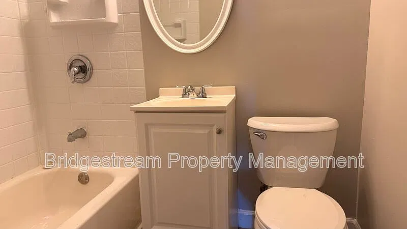 3 bed, 2.0 bath, 1080 sqft, $1,550 — Photo 4