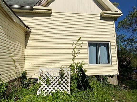 2nd image of 300 E Hackberry St