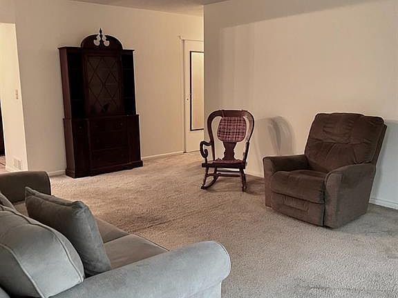 3rd image of 18 Foxtail Ln