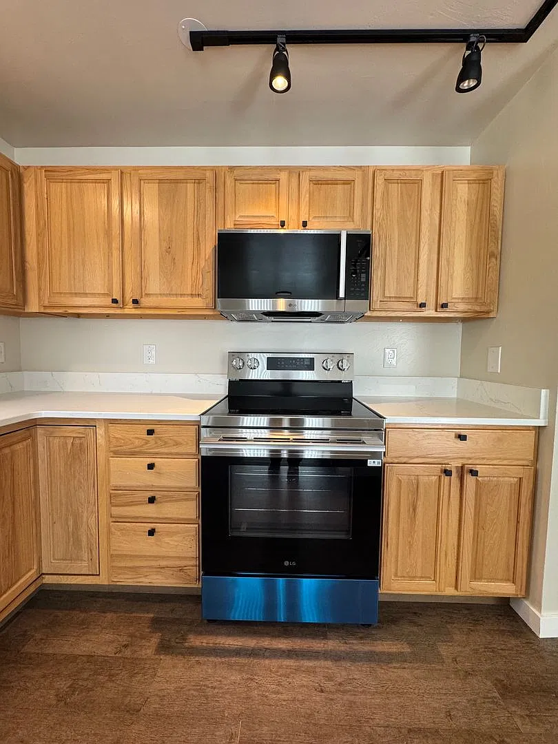 Fully Updated 3-Bedroom Townhome in River Rock — Photo 4