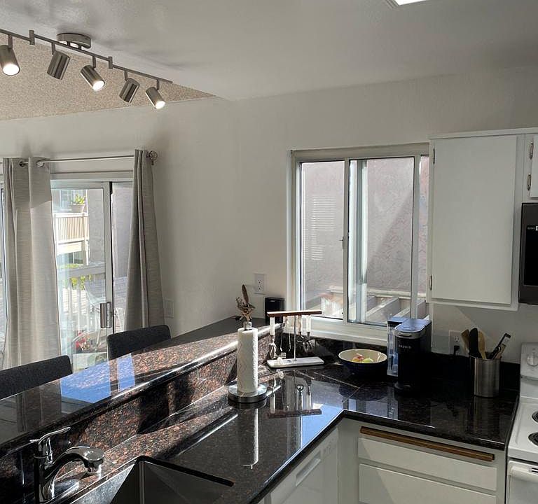 kitchen granite bar-plot