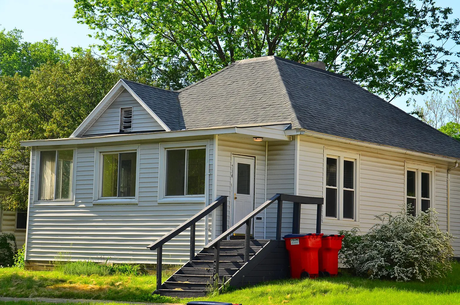 204 W Stanage Ave photo 1