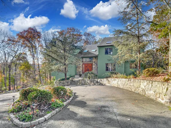 321 Blackberry Dr, Stamford, CT 06903