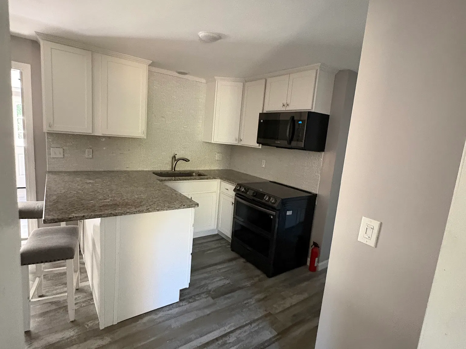 3 bed, 2.5 bath, 1800 sqft, $3,200 — Photo 4