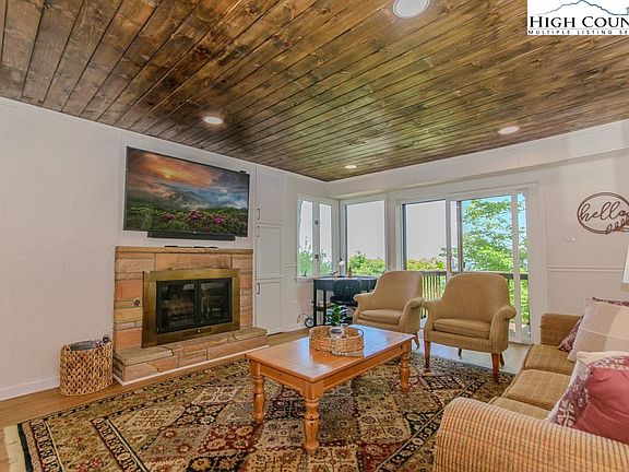 4th image of 220 Northridge Road #25